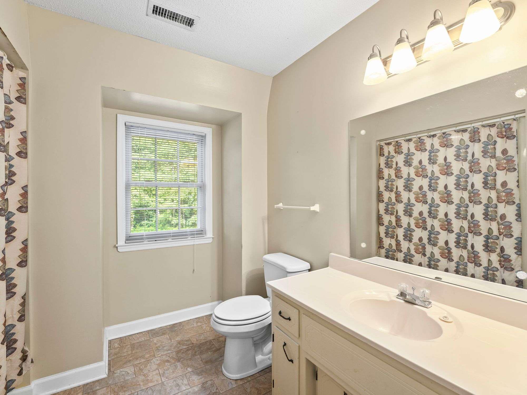 Guest Bathroom Refresh — before